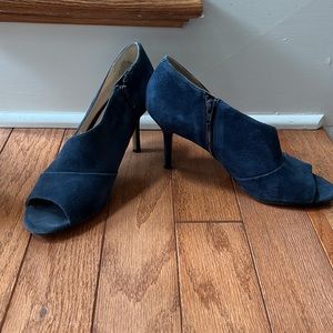 NINE WEST SUEDE HEELS
